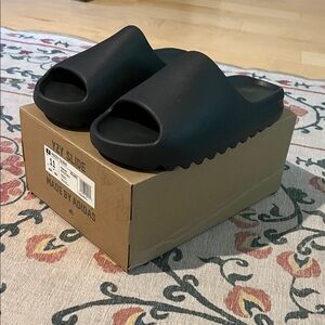 Yeezy slide onyx size 11